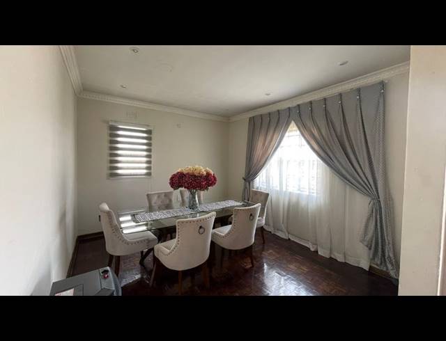 3 BEDROOM HOUSE FOR SALE IN ORLANDO WEST